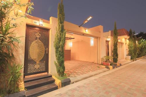 Exterior view of منتجع و شاليهات المخمل Velvet Chalets and resort