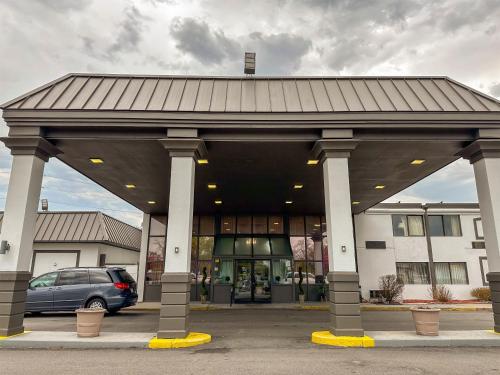 Vista exterior, Motel 6 Rochester, NY - Airport in R and K Skyranch Airport