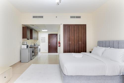 Modern Studio Near Dubai's Top Golf Courses, Дубай (фото 8)