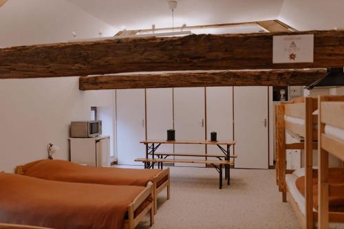 1 double bed, 2 twin beds, 2 bunk beds