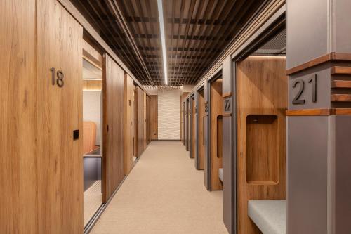 Sleepover – Lima Airport (the only in-terminal sleep pods) in 利瑪