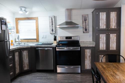Kitchen, Lakefront White House - 36 in Calera (OK)