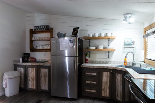 Facilities, Lakefront White House - 36 in Calera (OK)