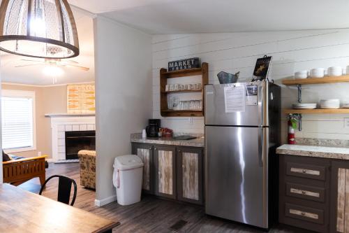 Kitchen, Lakefront White House - 36 in Calera (OK)