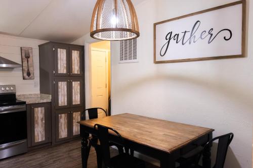 Kitchen, Lakefront White House - 36 in Calera (OK)