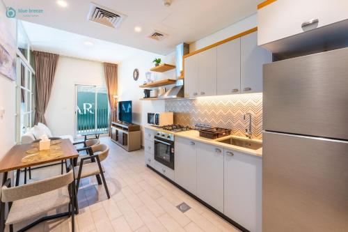 Blue Breeze - Modern 1BR, Dubai Hills,, Dubaj