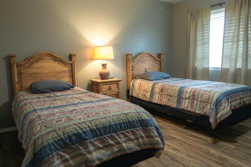 Lakeview Room Twin Beds - 21 in Mead, USA