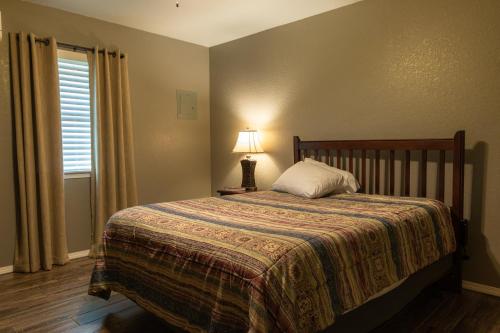 Lakeview Room 2 Queens - 22