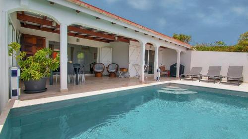 Rustic Romantic Villa with Lovely Ocean Views, Marigot