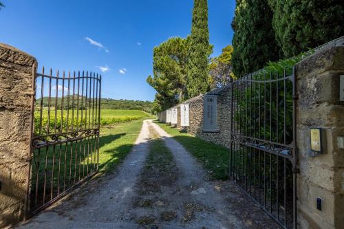 Domaine Des Escaunes - Hotel - Sernhac