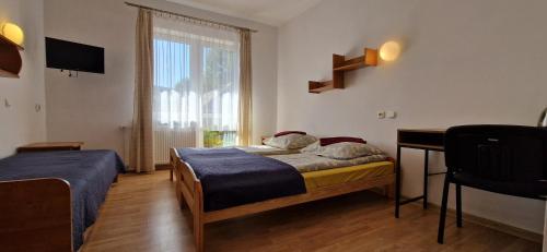 3 twin beds