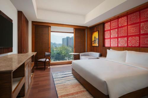 Club King Room with Garden View