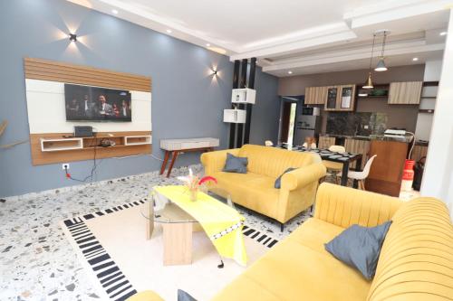 AfriqPnB RF Appart 3-chambres situe a Kribi Bebambwe avec Piscine in Kribi