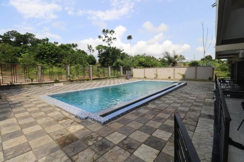 AfriqPnB RF Appart 3-chambres situe a Kribi Bebambwe avec Piscine in Kribi