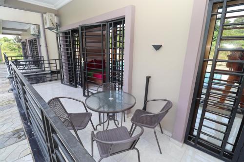 AfriqPnB RF Appart 3-chambres situe a Kribi Bebambwe avec Piscine in Kribi