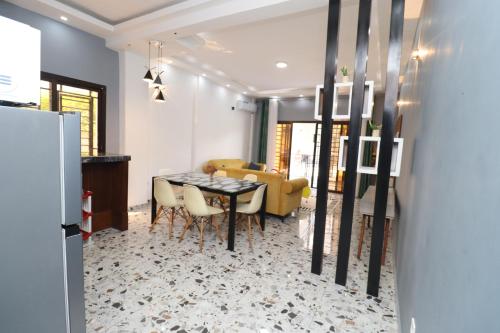 AfriqPnB RF Appart 3-chambres situe a Kribi Bebambwe avec Piscine in Kribi