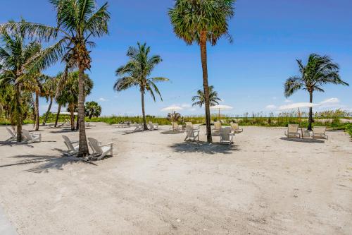 The Molloy - Treasure Island Suites & Cottages in St Pete Beach, USA