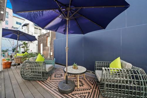 Chesterfield Hotel & Suites - image 2