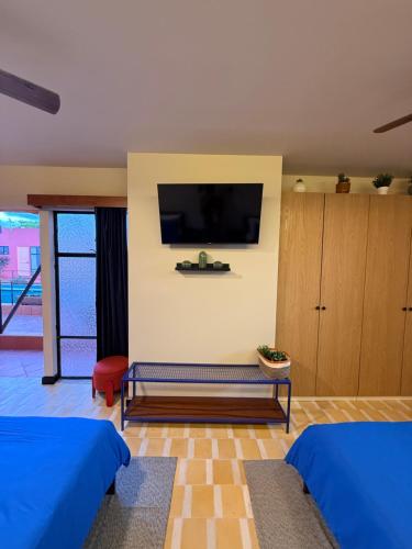 Twin Room with Private Bathroom image 5