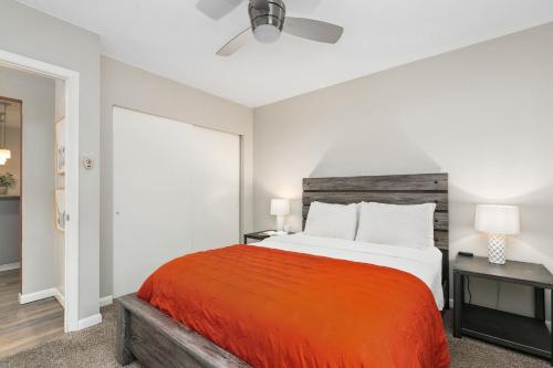 Amazing Condo in the Heart of Old Town - image 11