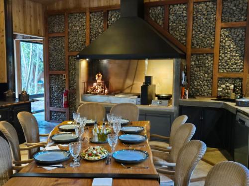 餐廳, Lodge El Remanso, Patagonia Chile in 普耶洛
