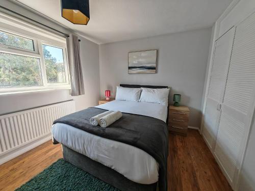 Piping House 4bedroom in Colden Common