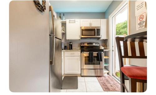 Kitchen, Private 1 Bed 1 Bath Orlando Oasis Shopping and Parks Nearby in Orlando West