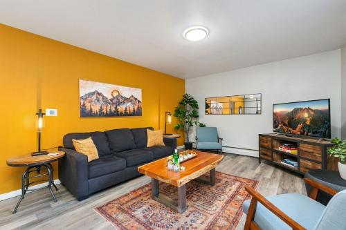 Gorgeous Condo in the Heart of Old Town in Fort Collins, USA