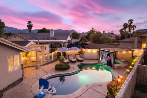 Mariposa House Swim-In Theatre with Gated Pool