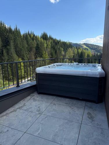 Çevredekiler, GirSki CHALET in Ivano-Frankivsk