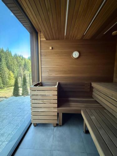 Çevredekiler, GirSki CHALET in Ivano-Frankivsk