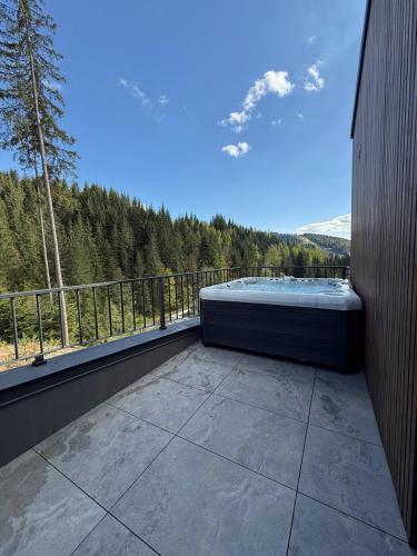 Çevredekiler, GirSki CHALET in Ivano-Frankivsk