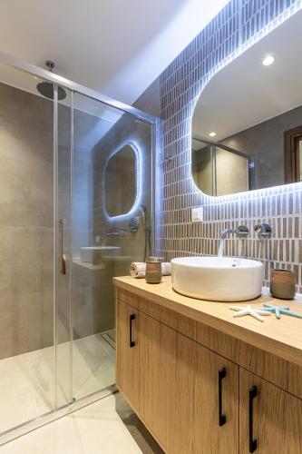 Shower, Seatherial Apartments Paleochora in Pelekanos