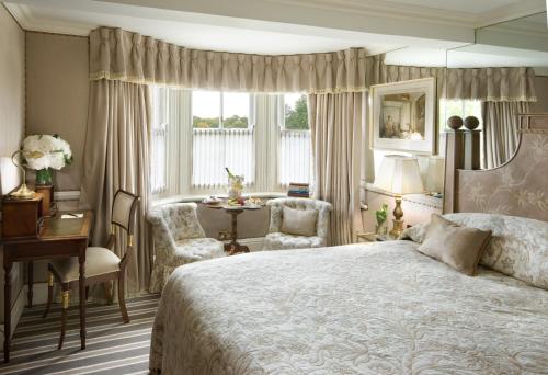 7057785 Milestone Hotel Kensington
