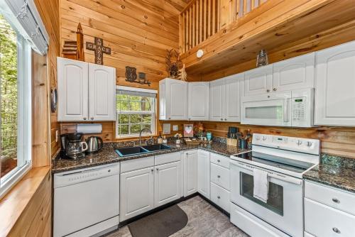 Konyha, Peaceful Hideaway Treehouse near Little River Canyon in Fort Payne (Alabama)