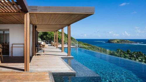 Stunning Luxurious Villa in Front of the Ocean, Marigot