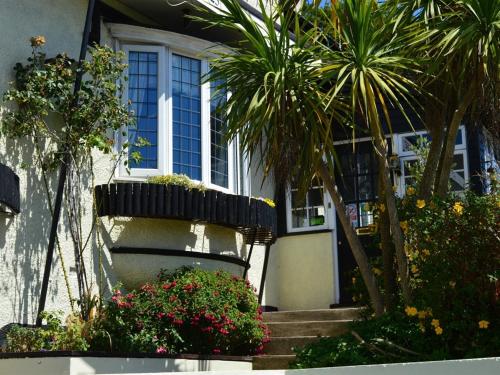 Burleigh House - image 13