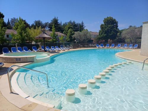 Ardèche Horizon, Appartement climatisé avec Terrasse, Piscine et Parking