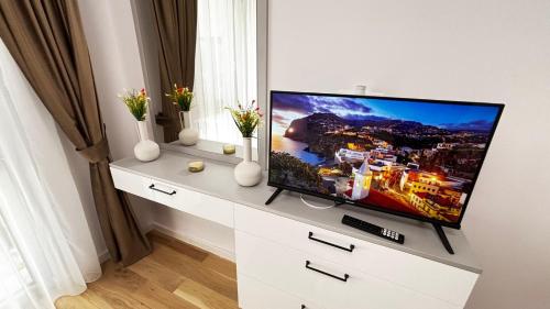 Deluxe One-Bedroom Apartment with Garden View image 10