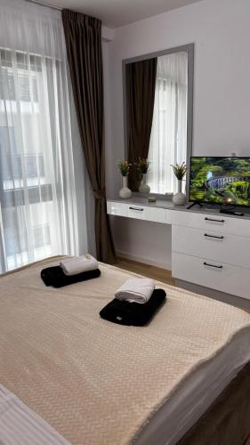 Deluxe One-Bedroom Apartment with Garden View image 4
