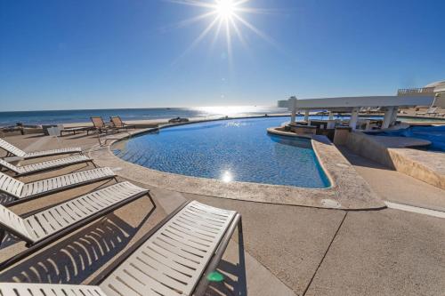 Las Palmas 4BR 4BA Penthouse Ocean View 703 – khách sạn tại Sandy Beach