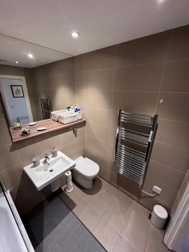 Double Bedroom - Private Bathroom - City Centre, Manchester (photo 3)