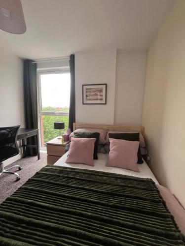 Double Bedroom - Private Bathroom - City Centre, Manchester (photo 7)