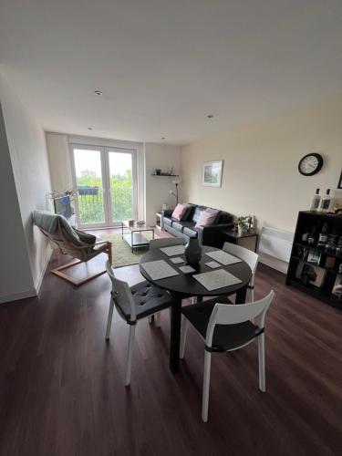 Double Bedroom - Private Bathroom - City Centre, Manchester (photo 11)