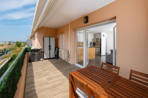 Facilities, Large and beautiful apartment with panoramic sea views in Le Merlan