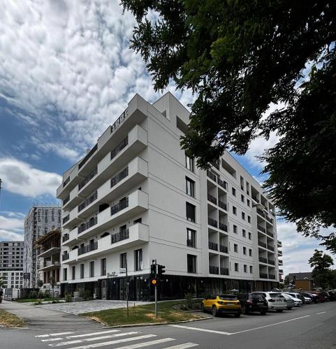 Deluxe One-Bedroom Apartment with Garden View image 1