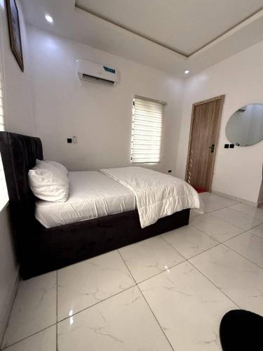 Four-Bedroom House image 9