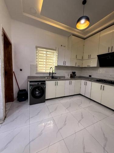 Four-Bedroom House image 5