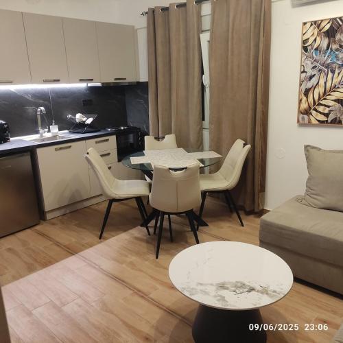 Aelia Central City Apartments 2 in แอเล็กซานดรูพอลี