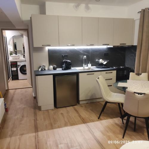 Aelia Central City Apartments 2 in แอเล็กซานดรูพอลี